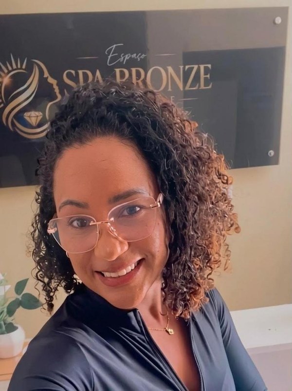 Thais Ayane, especialista em bronze e dona do Spa Bronze Exclusive